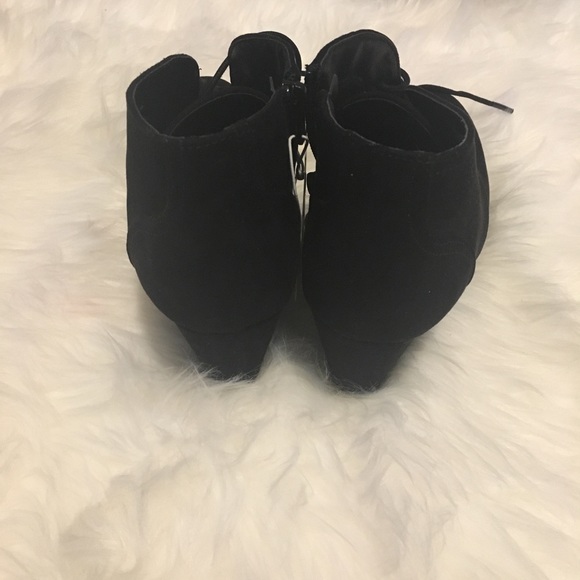 Universal Thread Ladies Boots - Picture 3 of 4